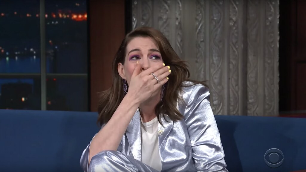 Anne Hathaway in tranen door ontmoeting RuPaul