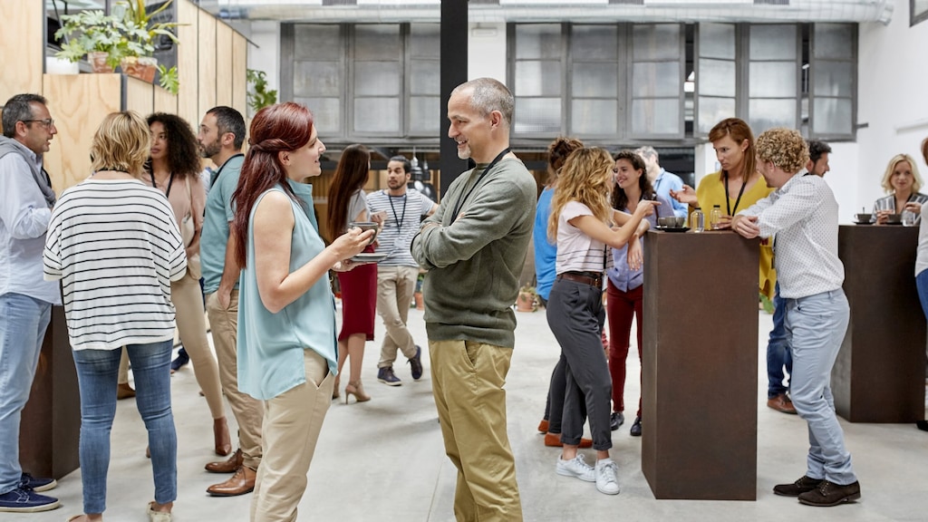 Netwerken voor introverte mensen: 'Zeg standaard ja op verzoeken'