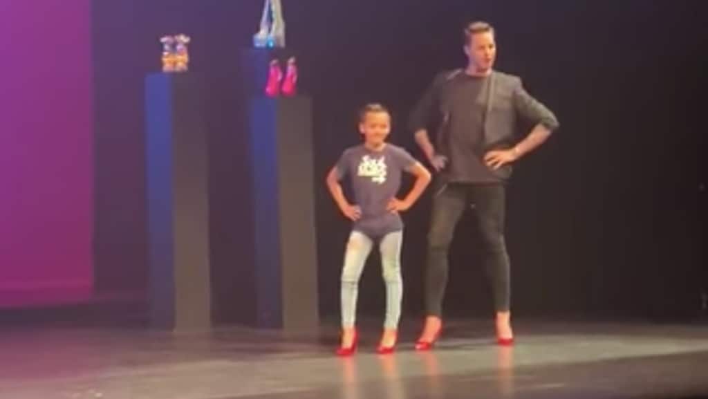 Fred van Leer zet jongen op hoge hakken in de spotlights