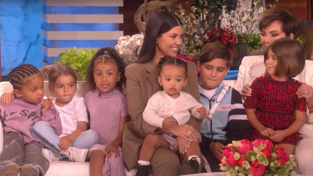 Kardashian-kindjes crashen The Ellen DeGeneres show