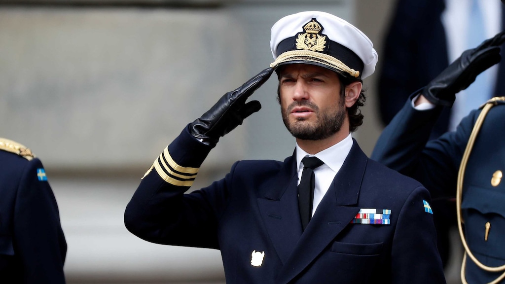 Hoera! Prins Carl Philip van Zweden blaast 40 kaarsjes uit