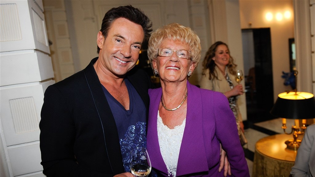 Gerard Joling zet moeder Janny in het zonnetje