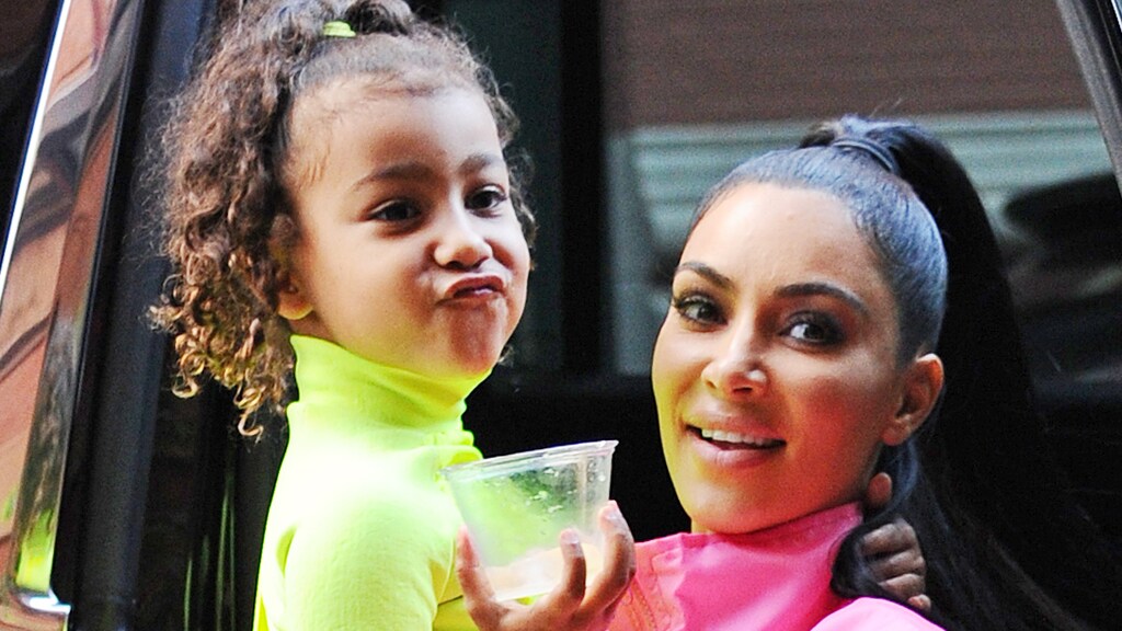 Kim Kardashian en dochtertje in videoclip
