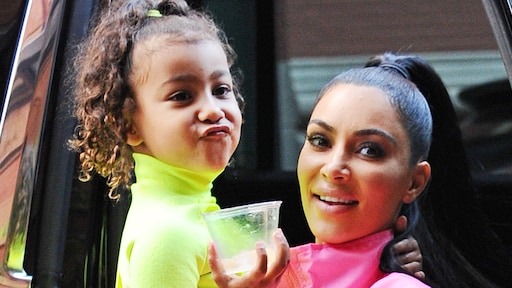 Kim Kardashian en dochtertje in videoclip