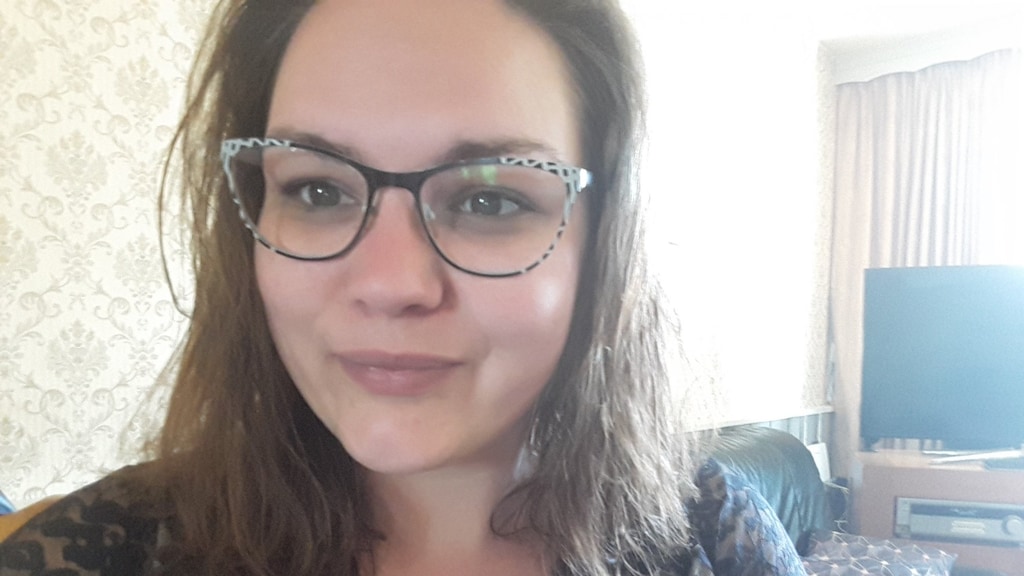 Leonie blij met 'asielbus' in Ter Apel: 'Ze zitten echt aan je'