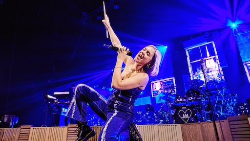 Anne-Marie rockt de AFAS Live