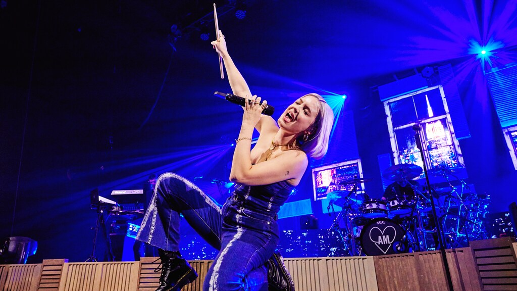 Anne-Marie rockt de AFAS Live