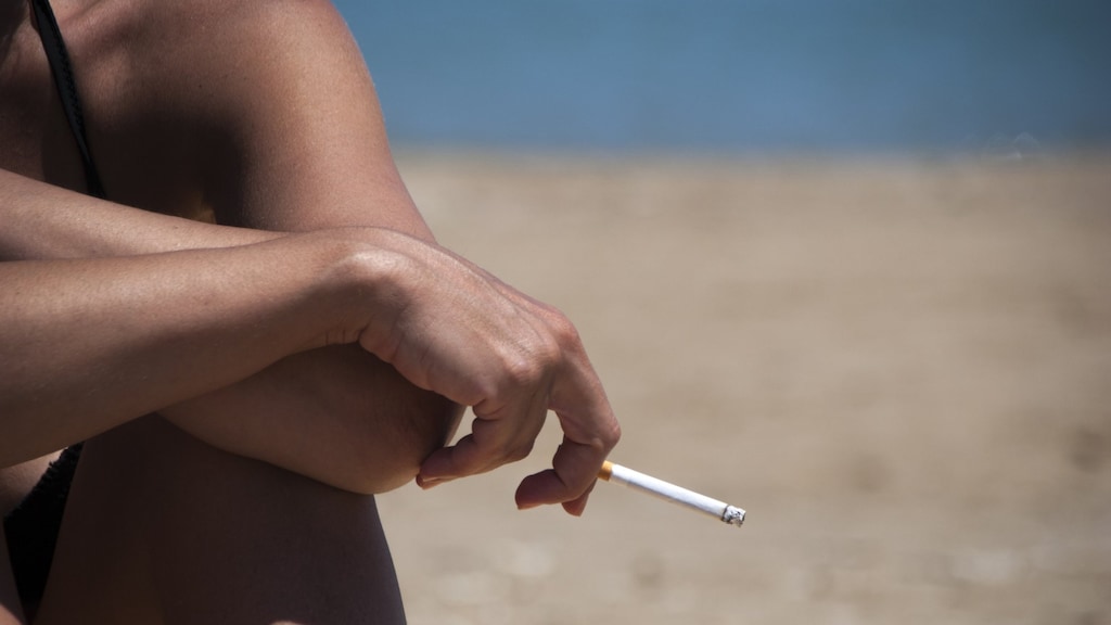 Wel bakken niet paffen: Renesse krijgt eerste rookvrije strand van Nederland