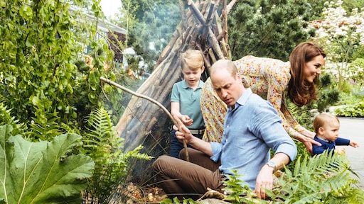 Kensington Palace geeft schattige familiefoto's vrij
