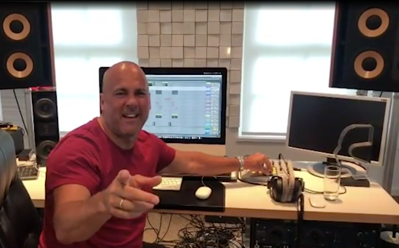 Mental Theo maakt beuk-remix van Duncans Arcade