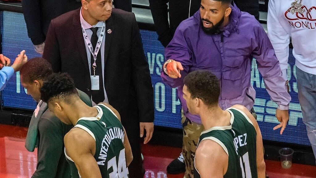 Drake krijgt woedende basketbalcoach op zijn dak