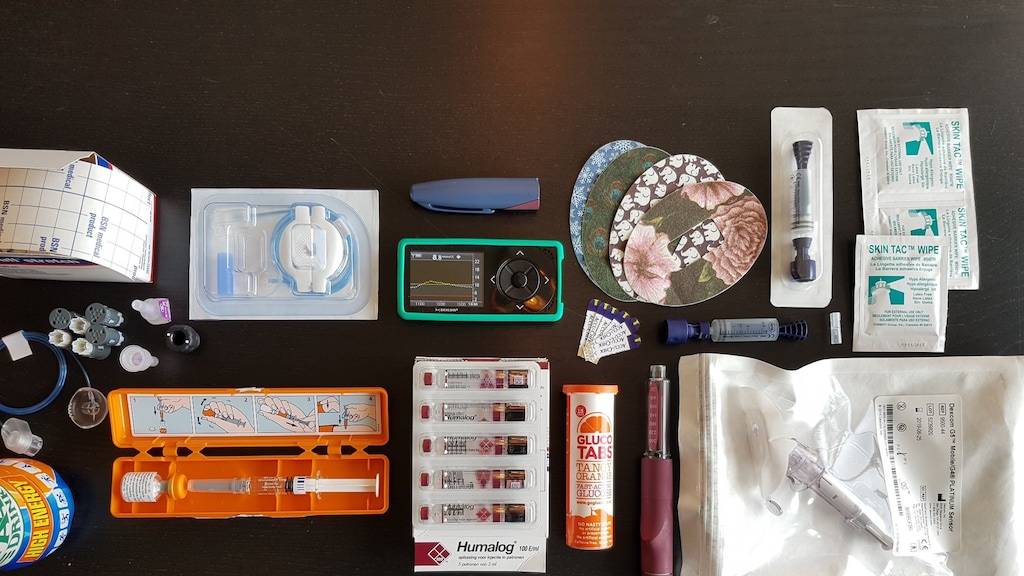 De spullen die Orietta nodig heeft voor haar diabetes.