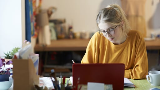 Kabinet komt met subsidie voor bijscholing: 'Nodig voor toekomst'