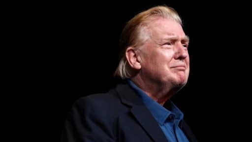 Donald Trump showt nieuwe coupe