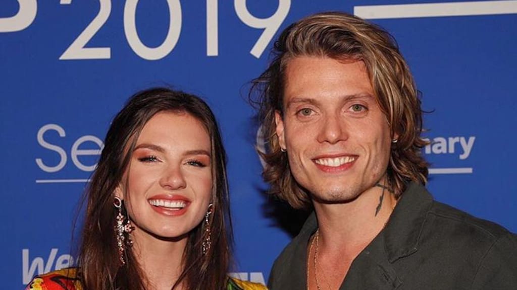 Tony Junior super trots op vriendin Maan