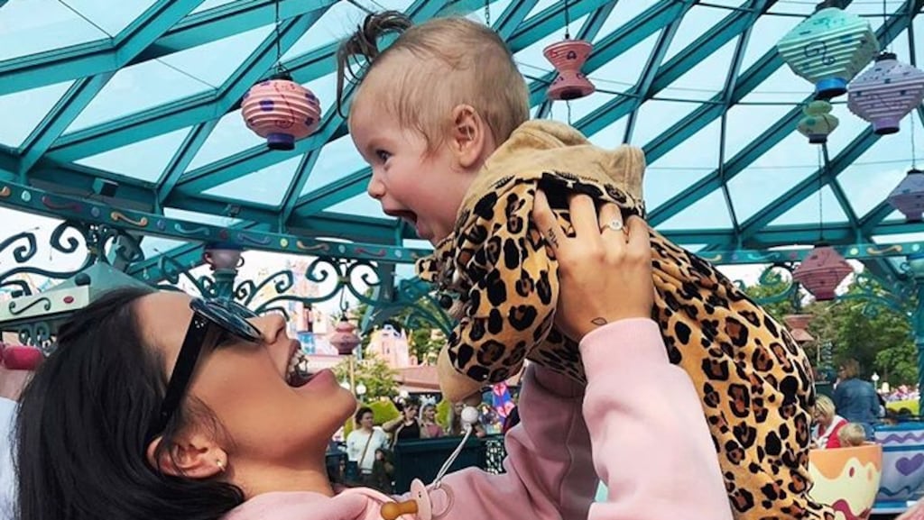 Monica Geuze wil dochter van social media halen