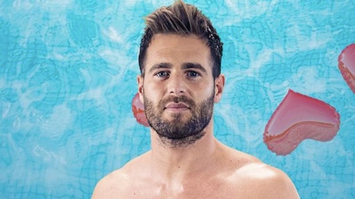 Deze hunk zie je vanaf vanavond in Love Island