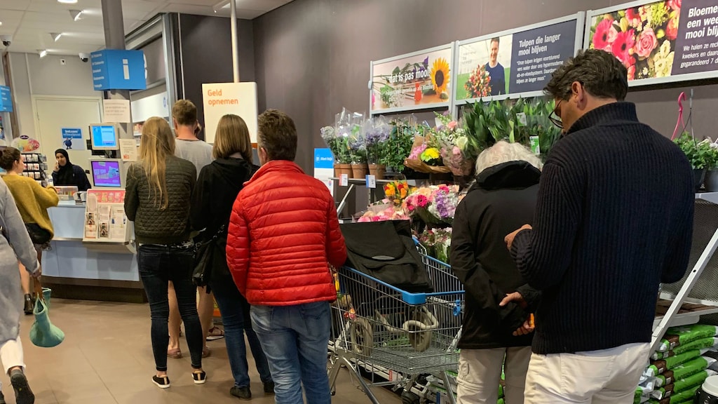 Mandje laten staan en weglopen: asociaal gedrag na pinstoring bij Albert Heijn