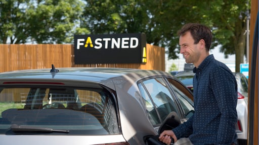 Overheid haalt bakzeil, Fastned mag winkels en toiletten plaatsen