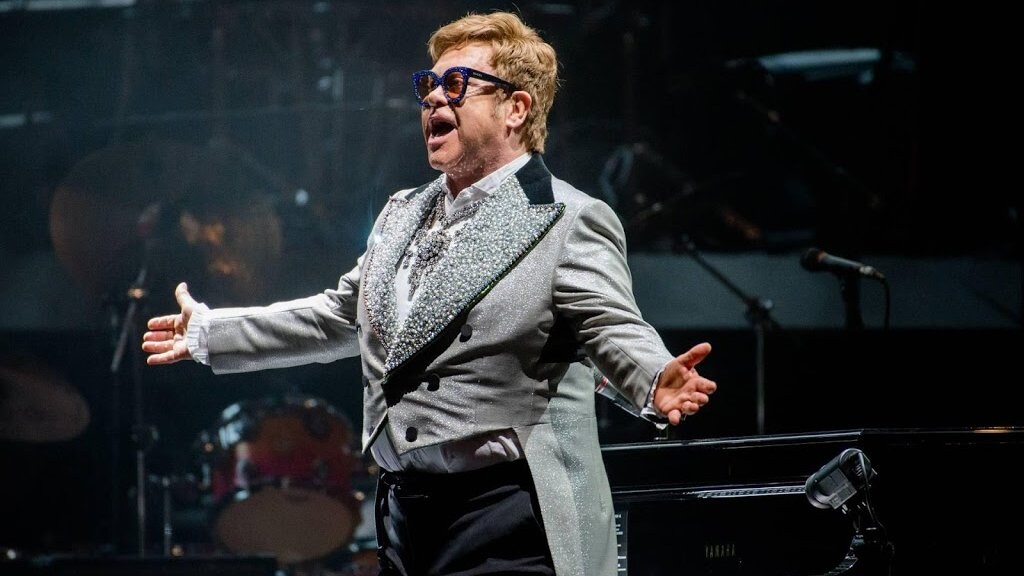 Elton John krijgt hoogste Franse onderscheiding