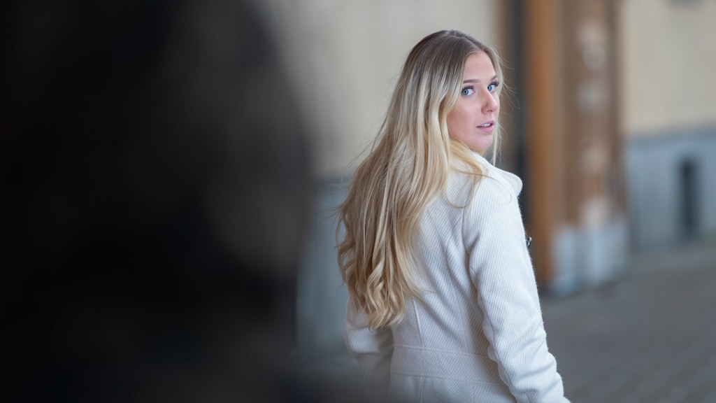 Maud wordt al jaren gestalkt: 'Ik ben bang dat hij mij en mijn dochter iets aandoet'