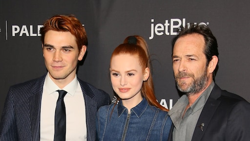 Nieuw seizoen Riverdale trapt af met eerbetoon Luke Perry
