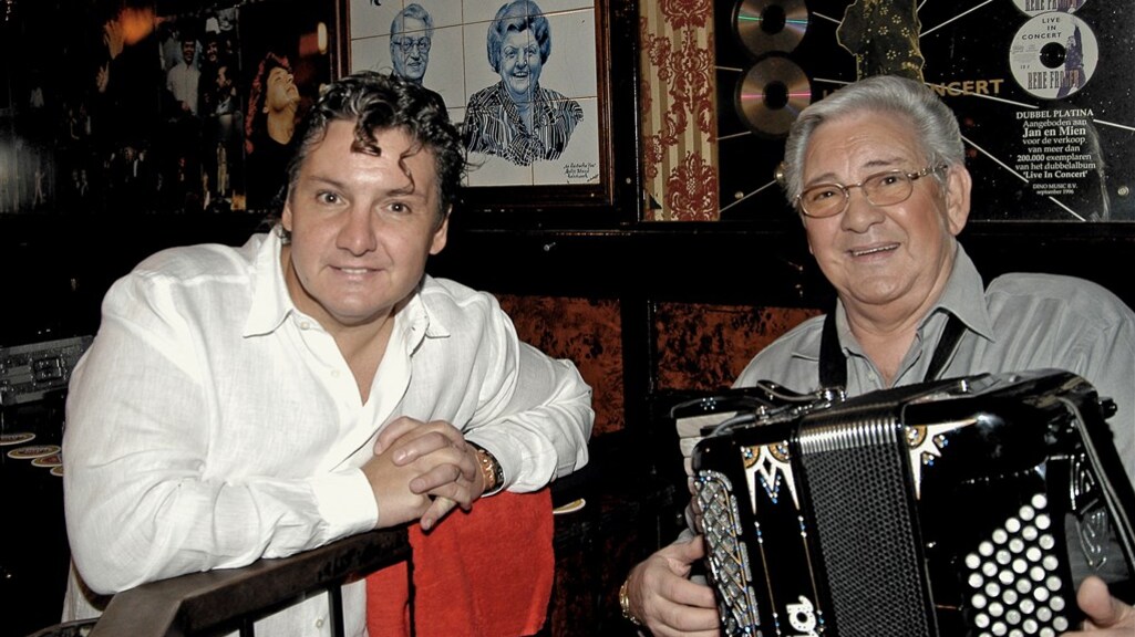 Zielig: René Froger eert vader op sterfdag