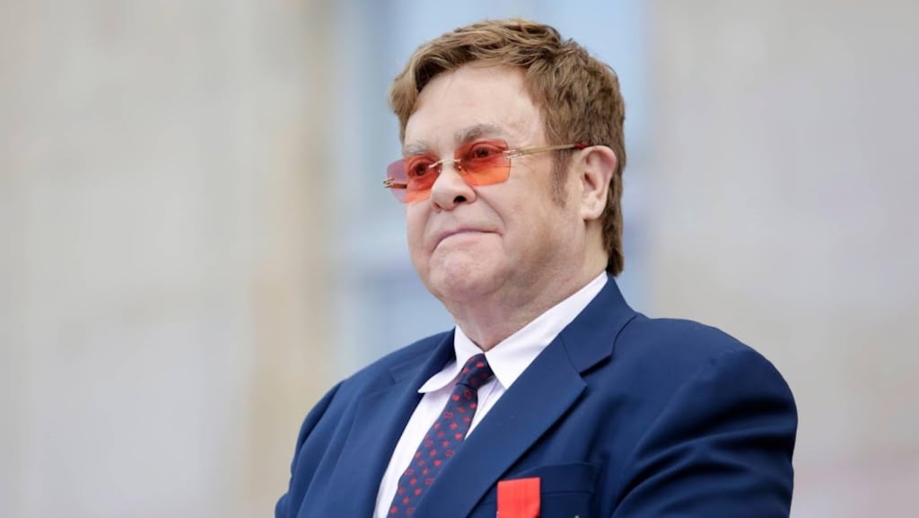 Elton John nu ook in Frankrijk een ridder
