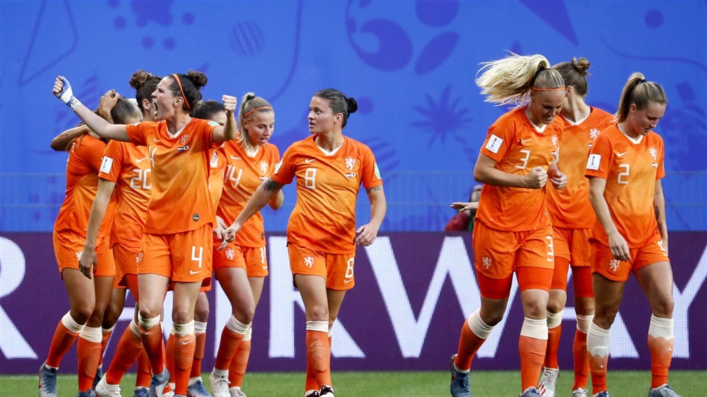 Blijdschap bij Oranje na de 1-0 van Martens