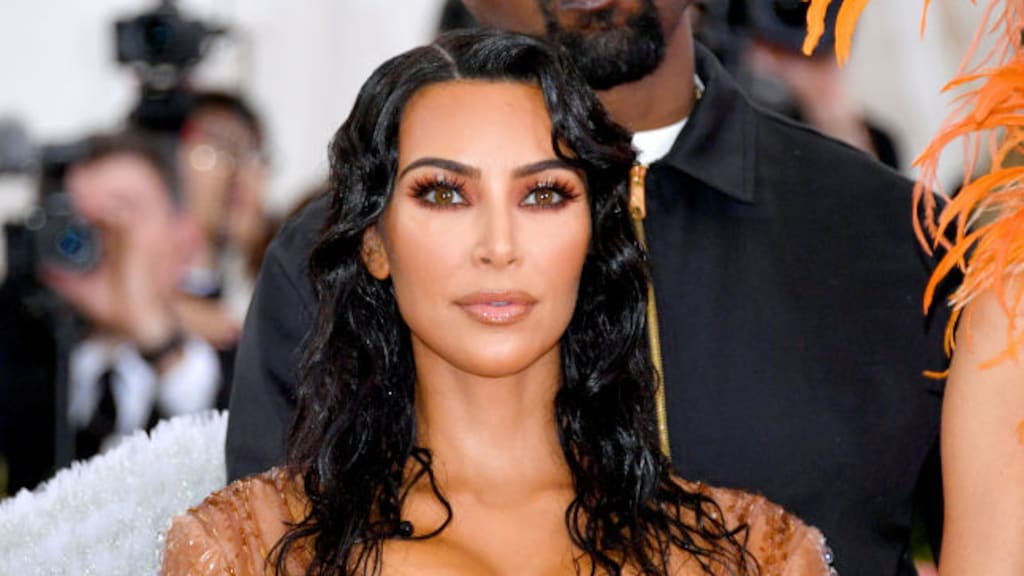 Fans van streek om Kim Kardashian's lichaamsmake-up