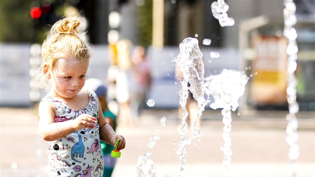 Ook fonteinen helpen om de stad te verkoelen