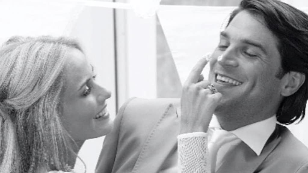 Xander de Buisonjé viert de liefde met zijn Sophie