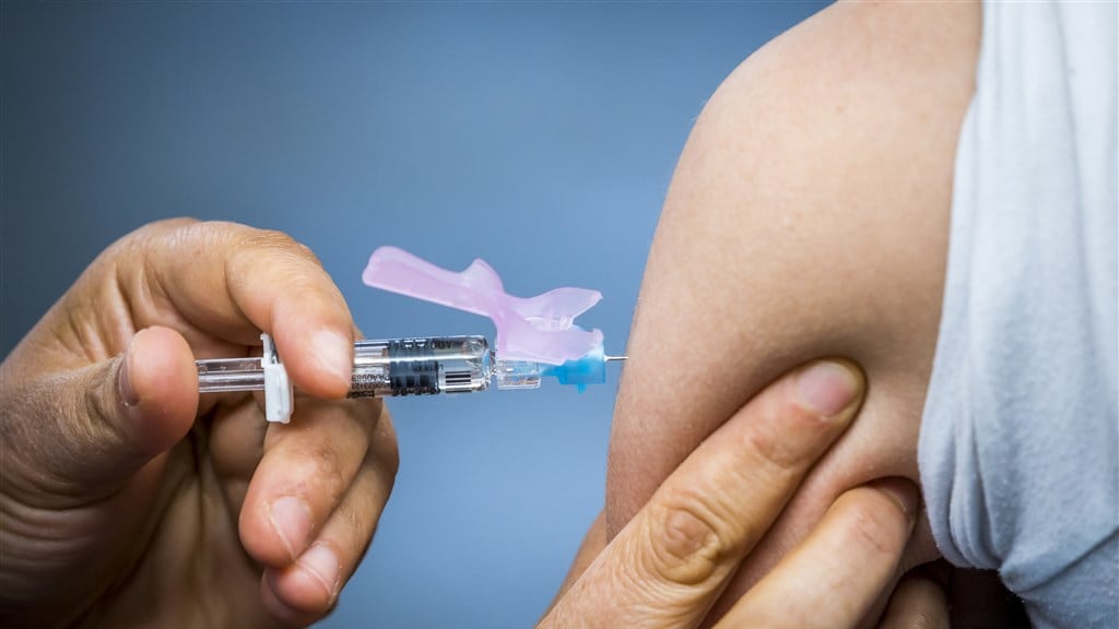 Geen prik, geen geld? Politiek is klaar met anti-vaxxers