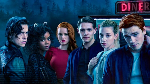 Deze Riverdale-ster is ten huwelijk gevraagd