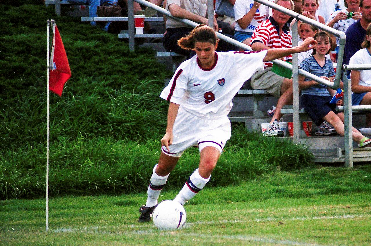 Mia Hamm in 1995. 