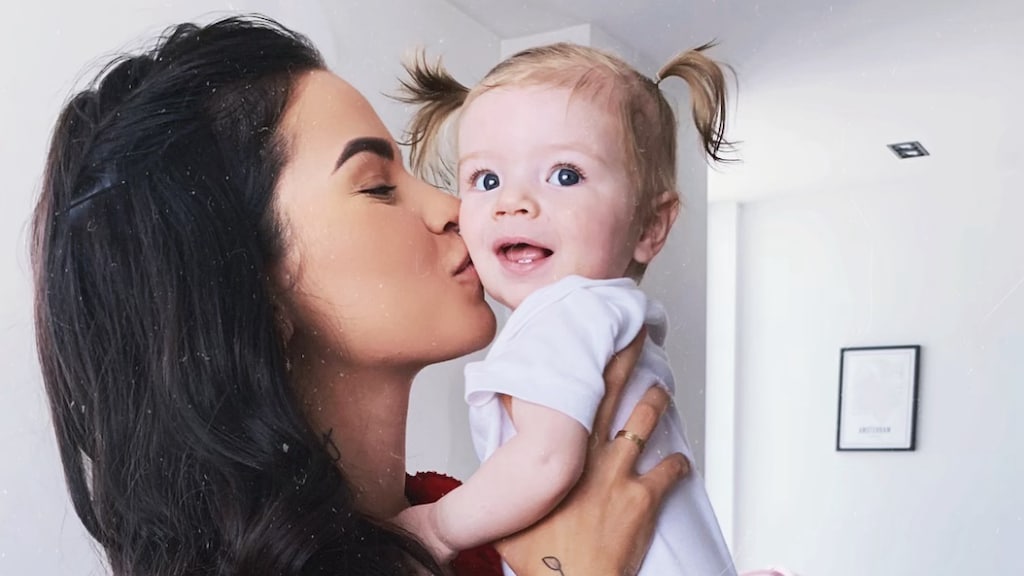 Monica Geuze is alweer één jaar mama van Zara-Lizzy
