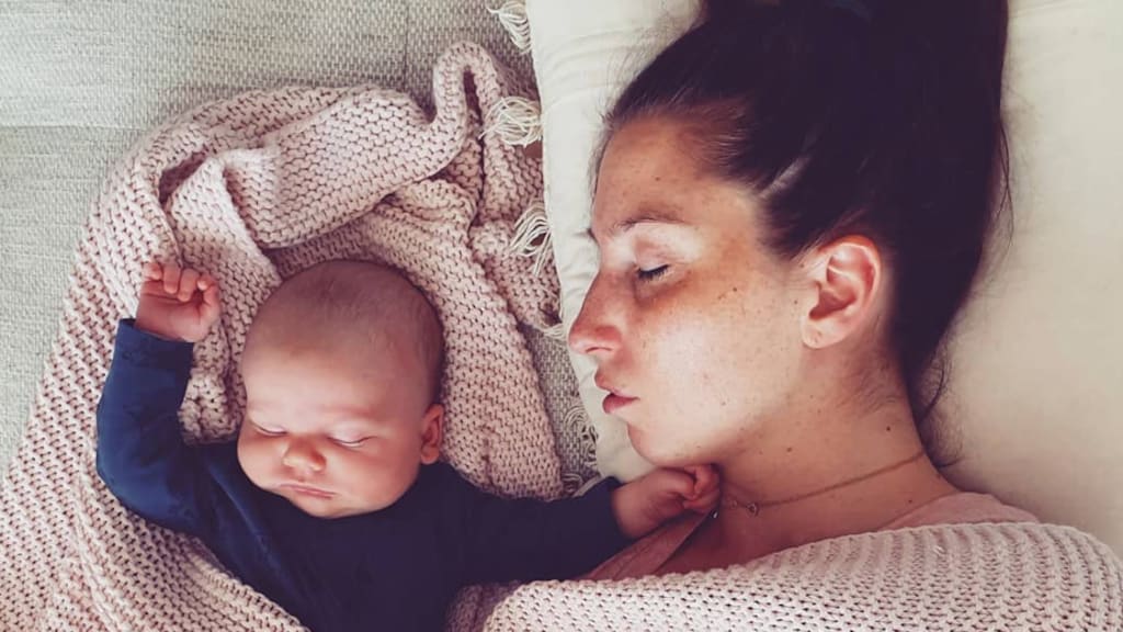 Xelly deelt mierzoet kiekje met 5 weken oude zoontje