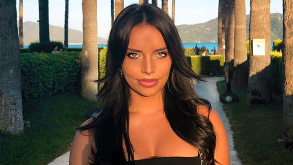 Love Island-Melany deelt pikant kiekje op vakantie