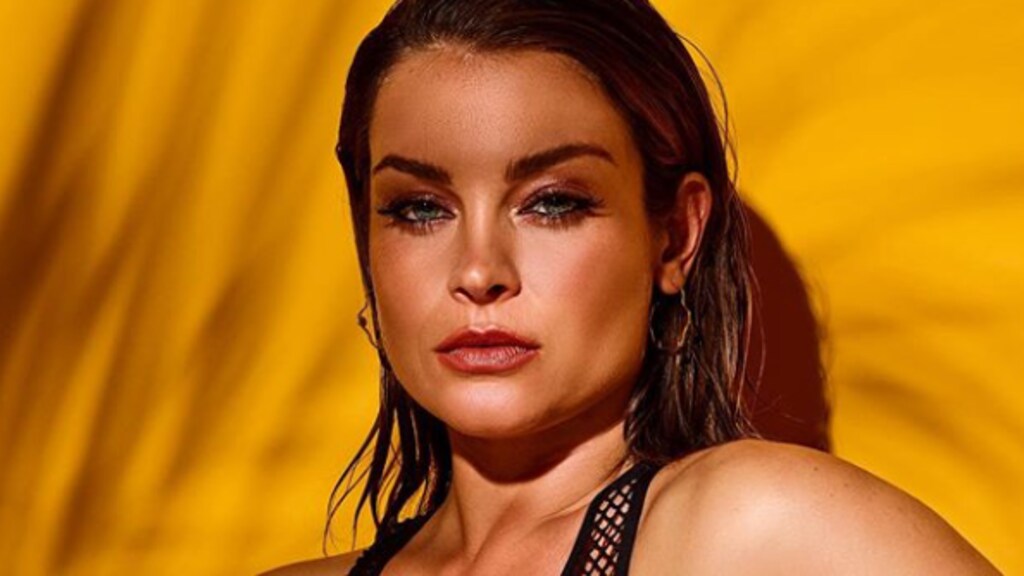 Miljuschka uit de kleren: 'Ik ben trots op mijn vetjes'