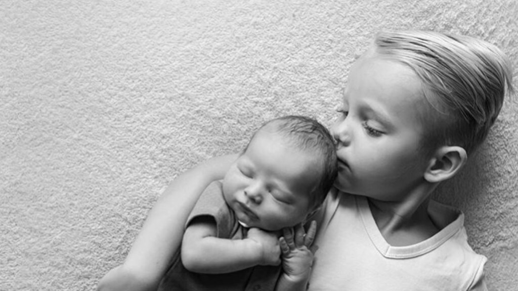 Monique Smit ontploft van liefde na komst zoontje