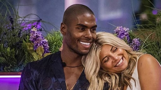 Cute! Love Island-Denzel ontmoet mama van Aleks
