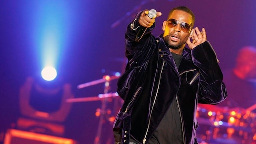Vriendinnetjes R. Kelly nemen het op voor zanger