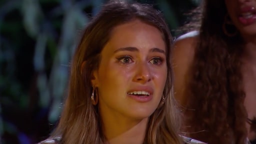 Temptation-Yasmin huilde om overleden vriendin