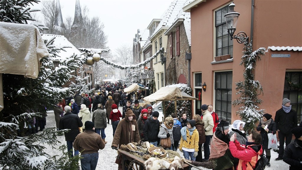 De binnenstad van Deventer tijdens het Dickensfestival.