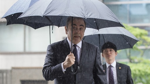 Gevallen autobaas Ghosn eist miljoenen ontslagvergoeding via Nederlandse rechter