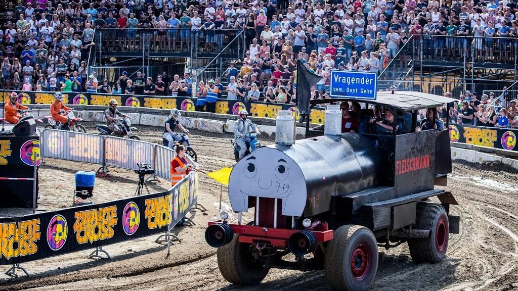 Zwarte Cross staat stil bij overleden bezoeker