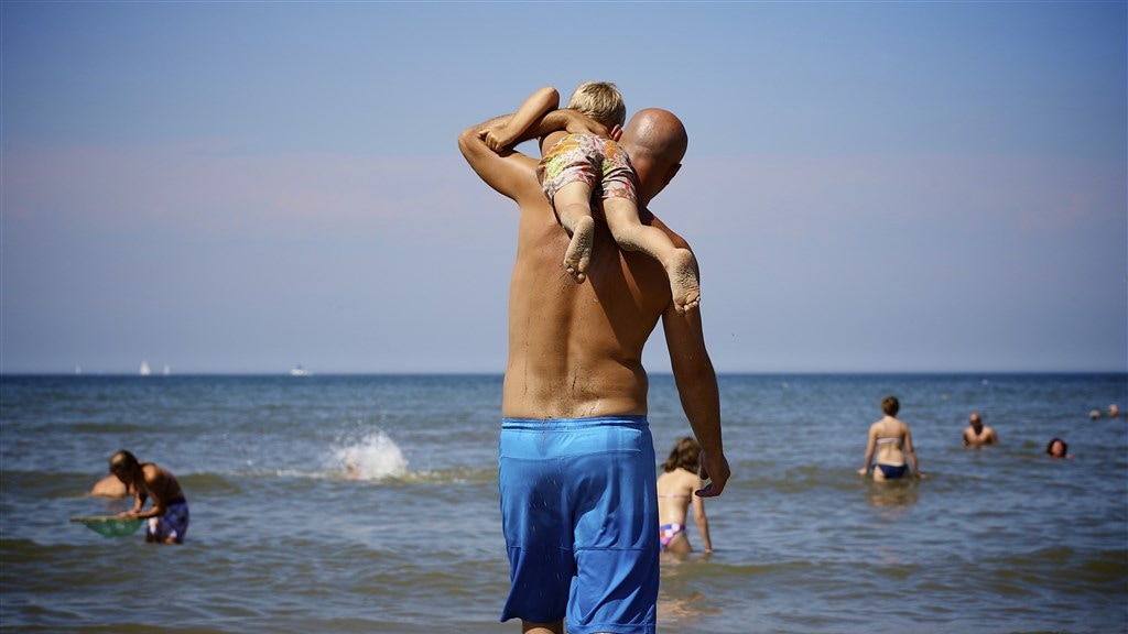 Alleenstaande moeders veel vaker met kinderen op vakantie dan vaders