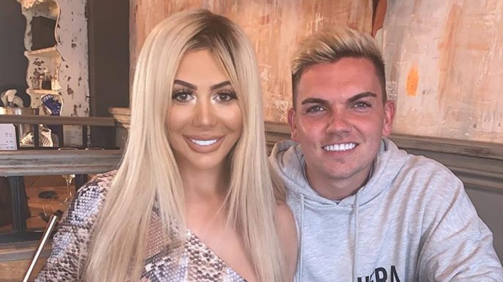 Geordie Shore-Chloe laat tattoo Sam aanpassen