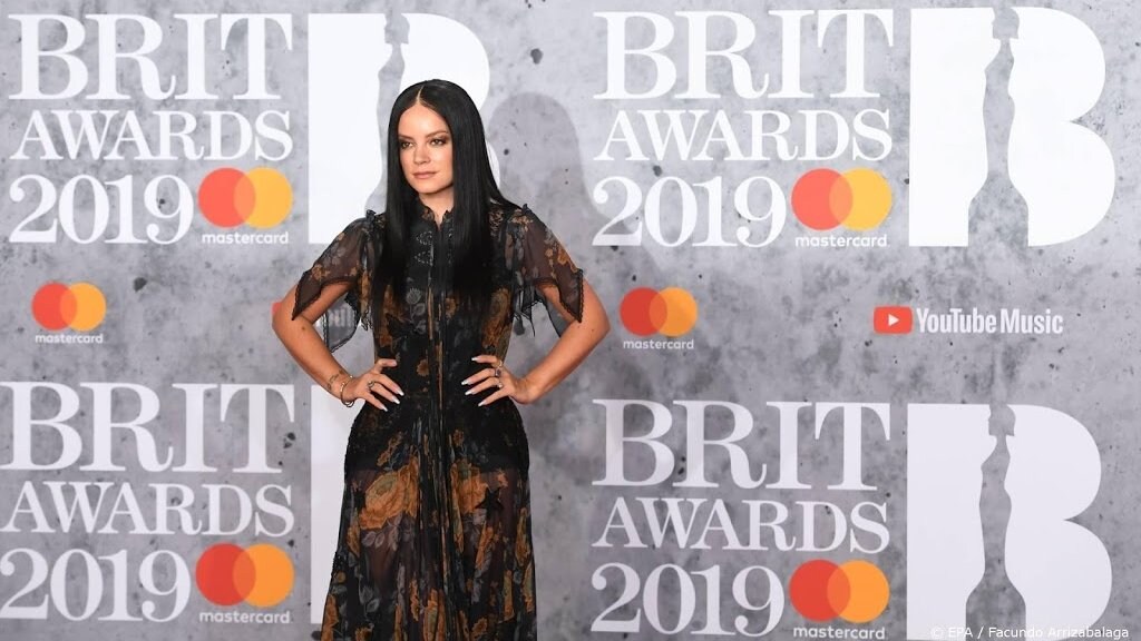 Lily Allen druk bezig met ontwerpen van seksspeeltjes