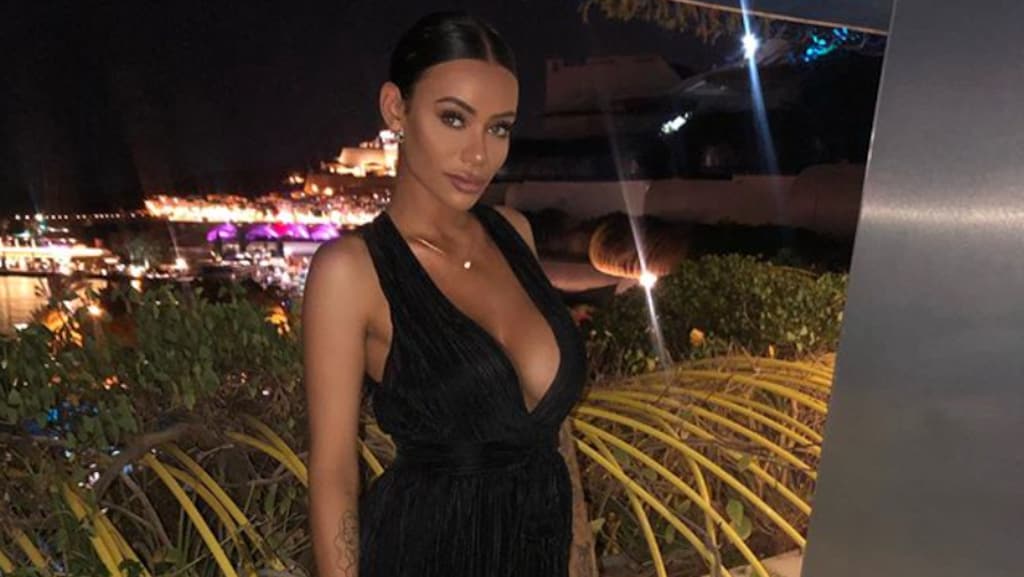 Zwangerschapsgeruchten worden EOTB-Yasmine te veel